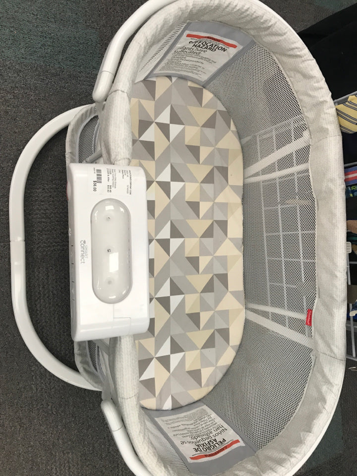 Fisher Price Baby Bedside Sleeper Soothing Motions Bassinet *missing mobile