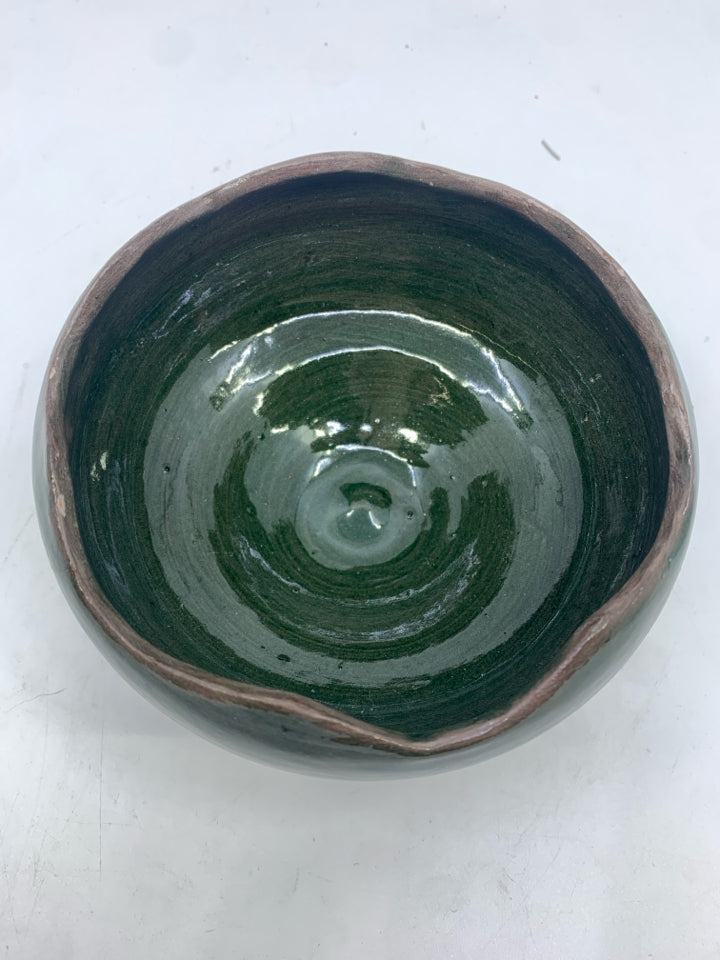 GREEN TEXTURED POTTERY CANDY DISH BOWL.