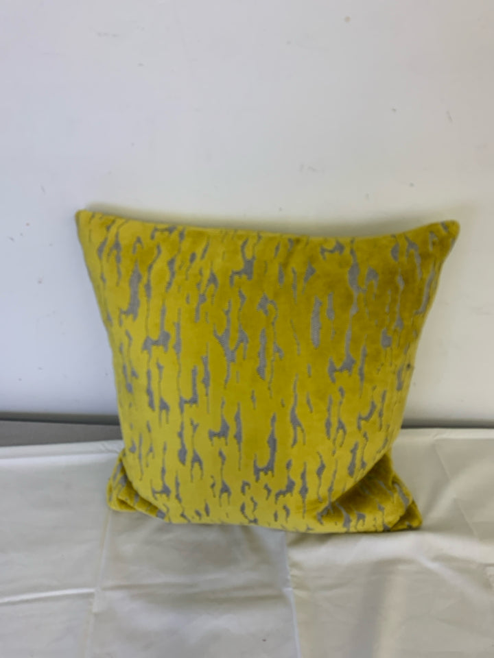 MUSTARD YELLOW PILLOW W/ TEXTURE.