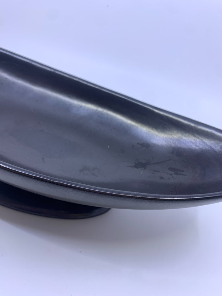 VTG HEAVY FOOTED MADE IN USA OVAL BOWL.