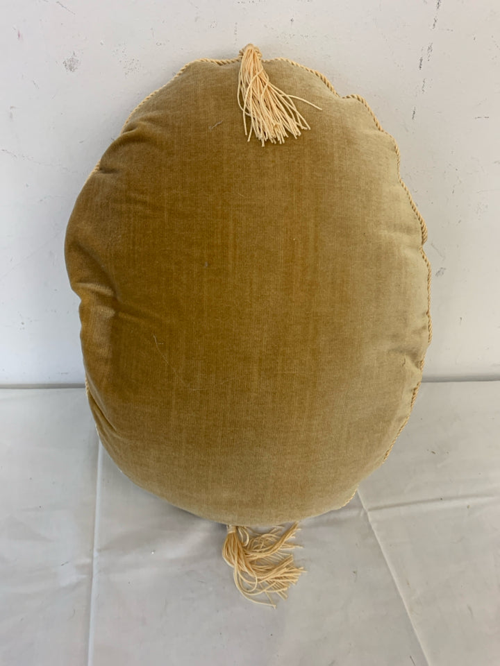 VTG GOLD OVAL FLORAL PILLOW W TASSELS.