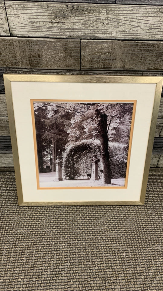 B&W TREE W/LEAF ARCH PICTURE IN LIGHT FRAME.