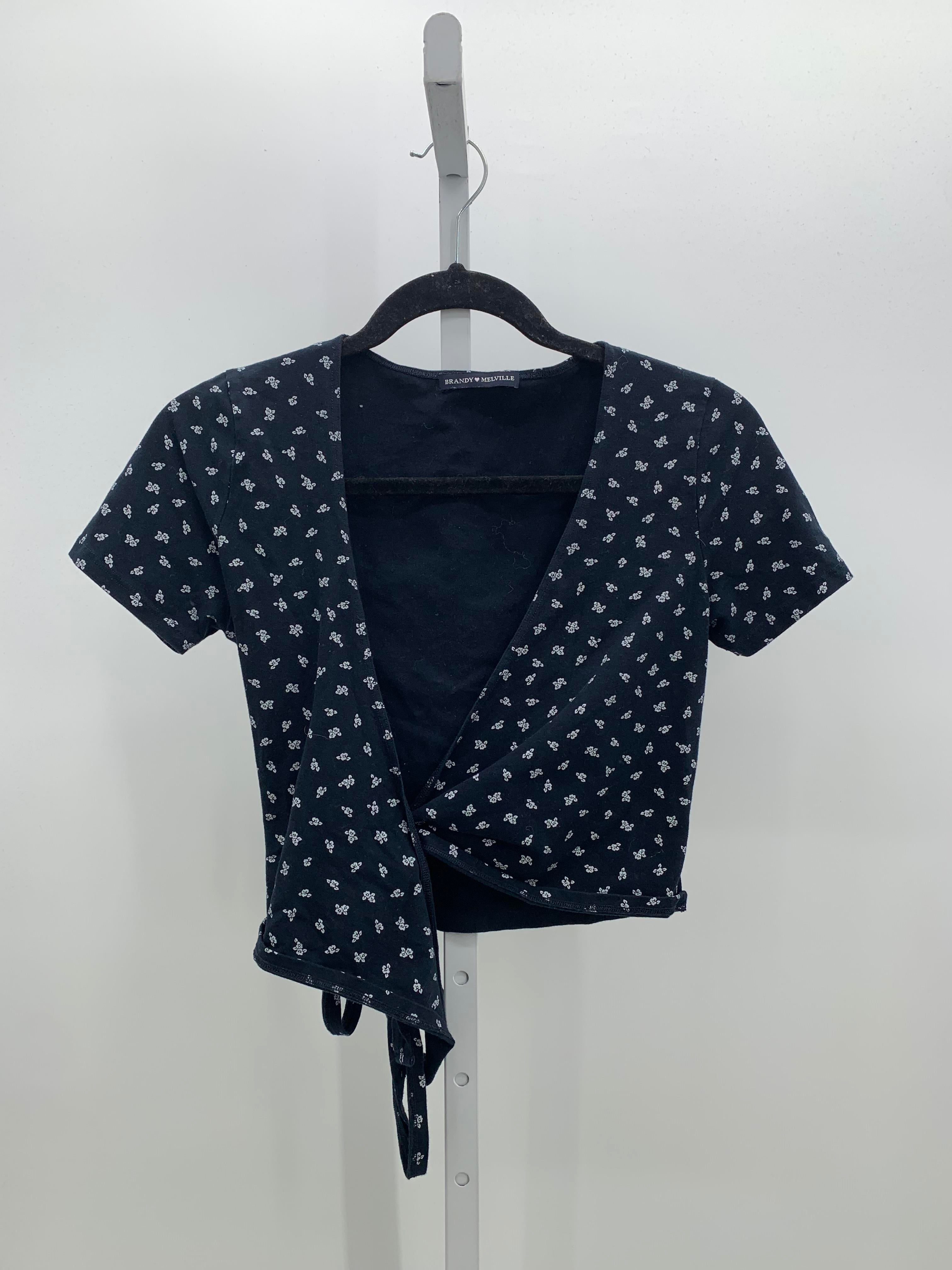 Brandy Melville Size Medium Juniors Short Sleeve Shirt