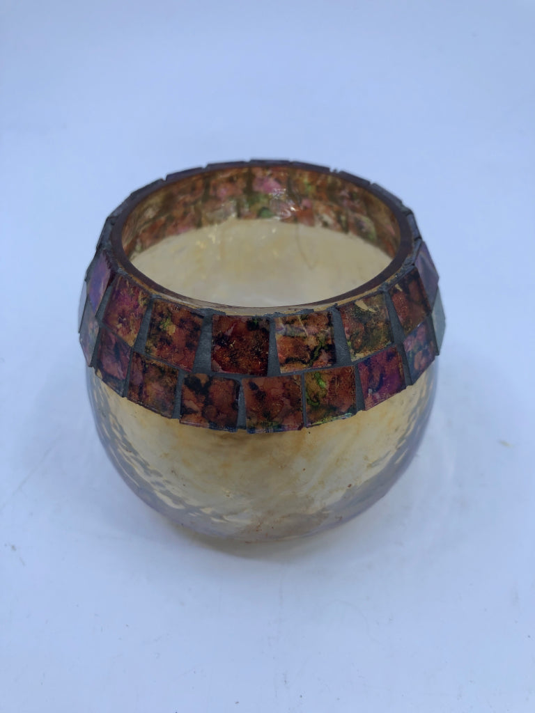 AMBER IRIDESCENT MOSAIC ROUND CANDLE HOLDER.