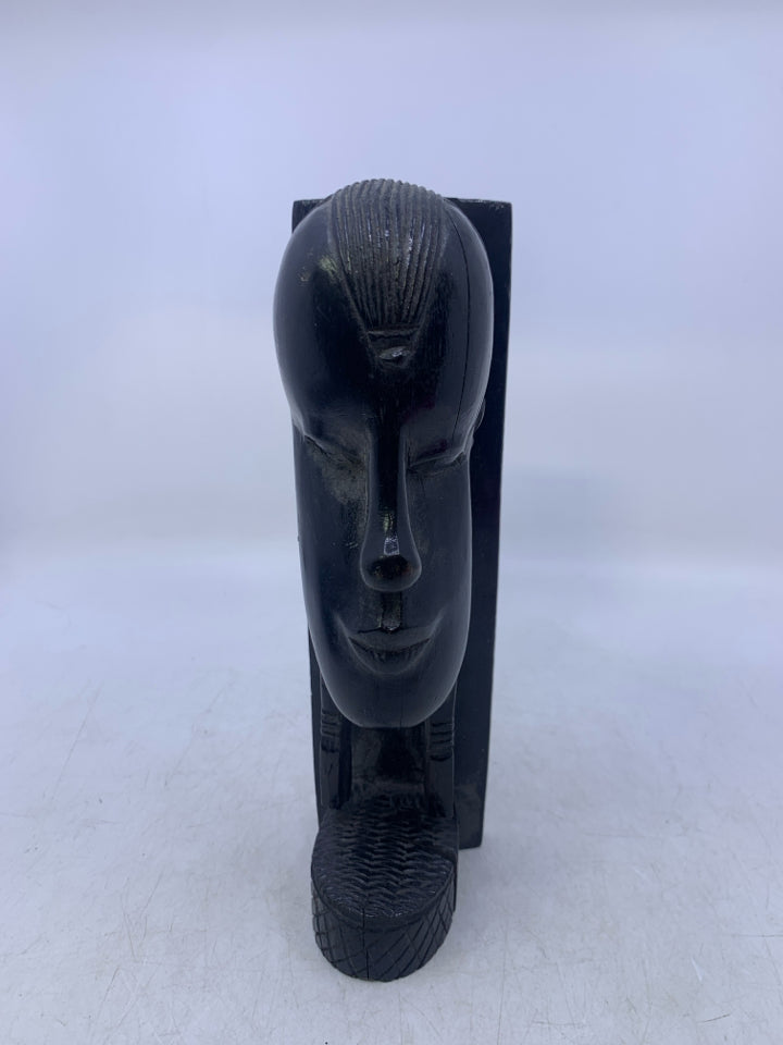 HEAVY BLACK WOOD CARVED FACE W/ FLAT EDGE FOLK AR BOOK END.