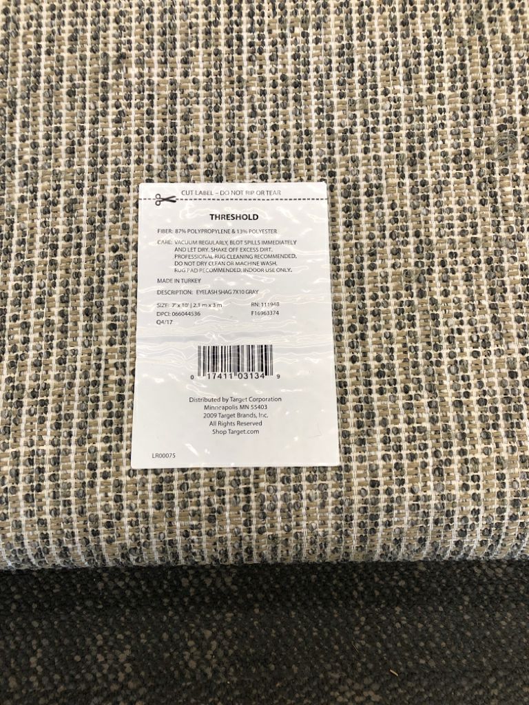 EYELASH GREY SHAG RUG.