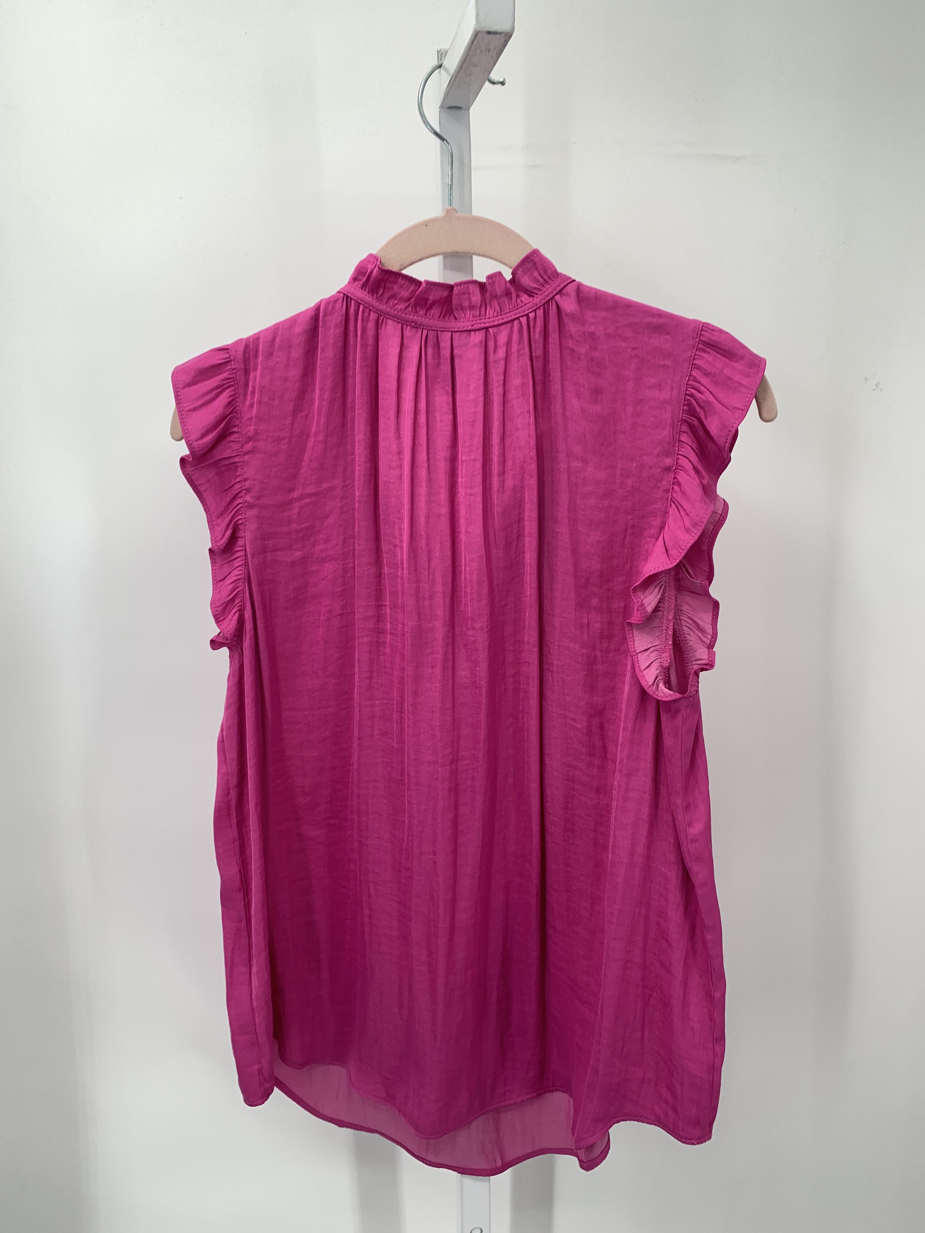 Size Medium Misses Short Sleeve Shirt