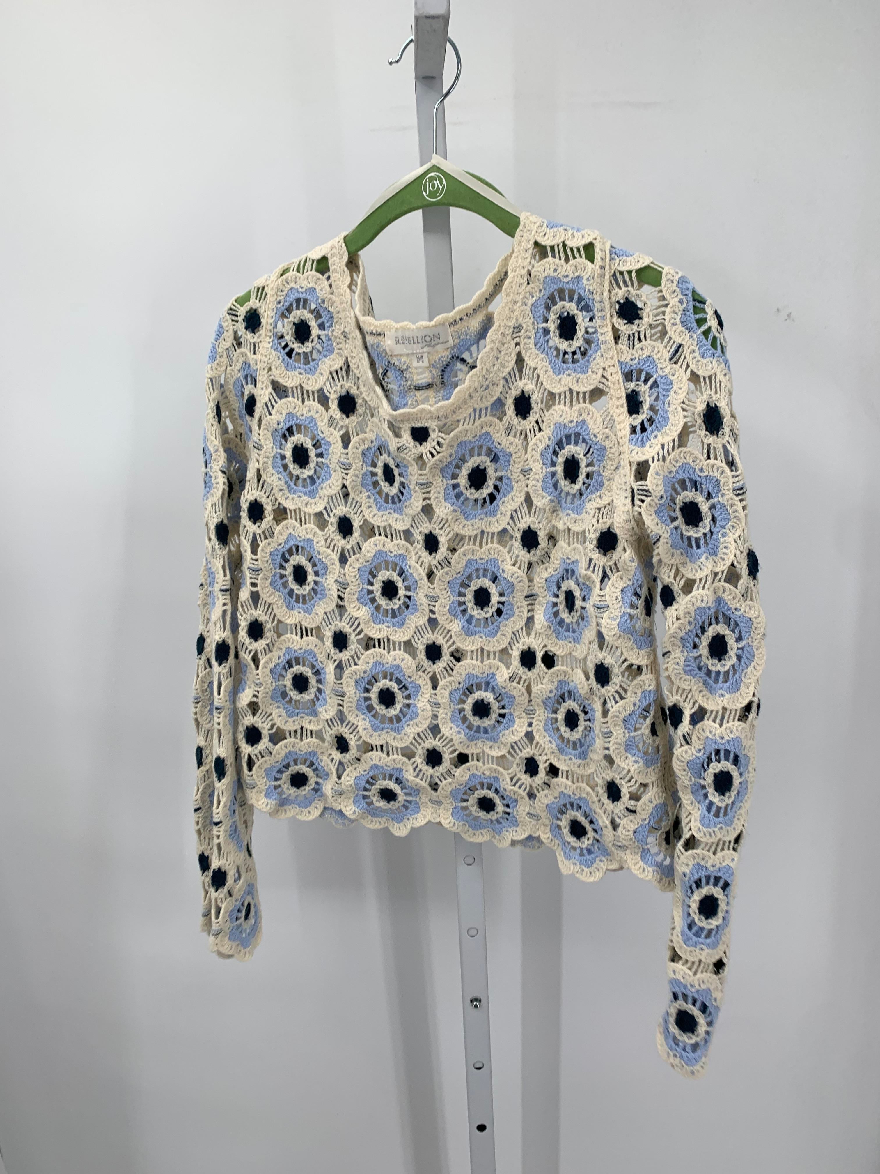 Size Medium Juniors Long Sleeve Sweater