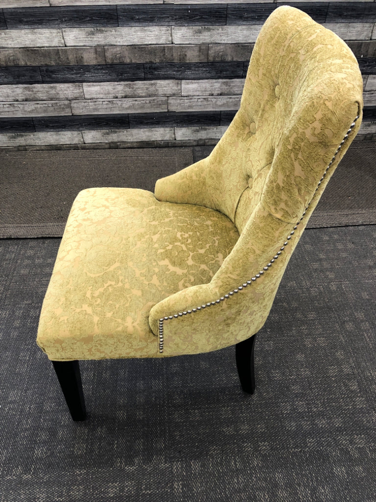 UPHOLSTERED GREEN ACCENT CHAIR.