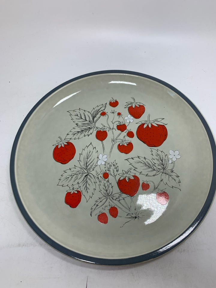 GOURMET INTERNATIONAL STRAWBERRY PLATTER W/ BLUE RIM.