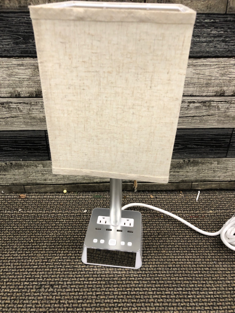 MODERN SQUARE LAMP W CREAM SPECKLED SHADE.