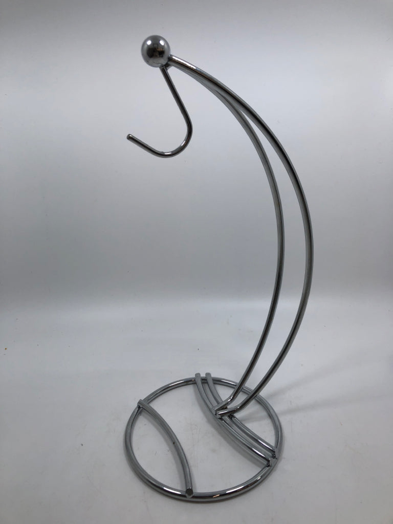 SILVER METAL BANANA HOOK.