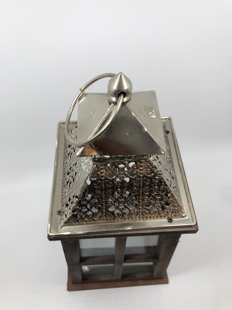 RUSTIC LANTERN W/SQUARE TOP.