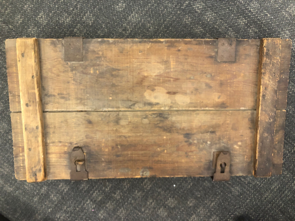 VTG LARGE WOOD STORAGE CRATE.