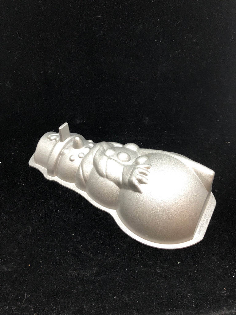SNOWMAN CAKE PAN- NORDIC WARE