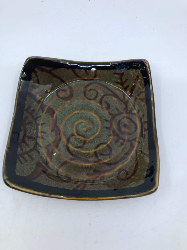 BROWN RAISED EDGE CANDLE PLATE.