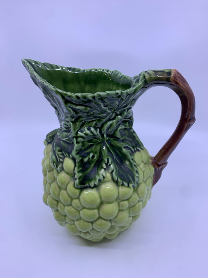 GREEN GRAPES PITCHER.