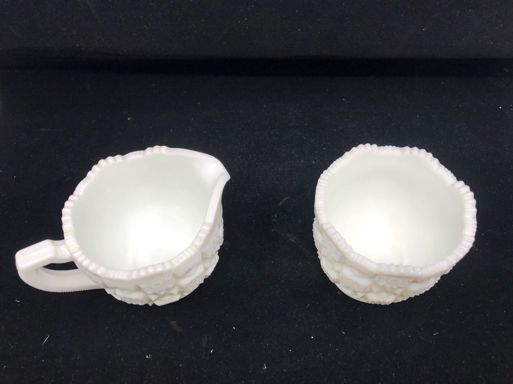 VTG TEXTURED MILK GLASS SUG/CREAMER W/ SCALLOP EDGE.