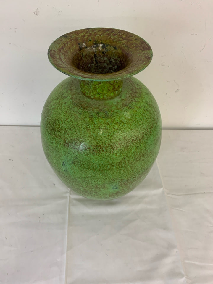 GREEN AND BROWN ROUND METAL VASE.