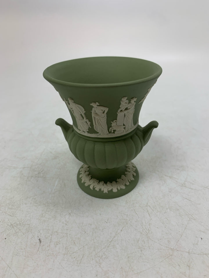 VTG JASPERWARE URN VASE W/ PEOPLE AROUND TREES.