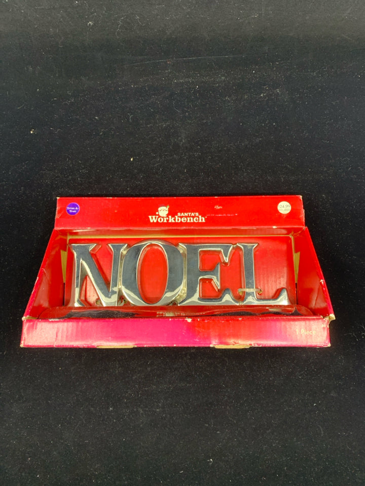 NIB NOEL 2 HOOK STOCKING HOLDER.