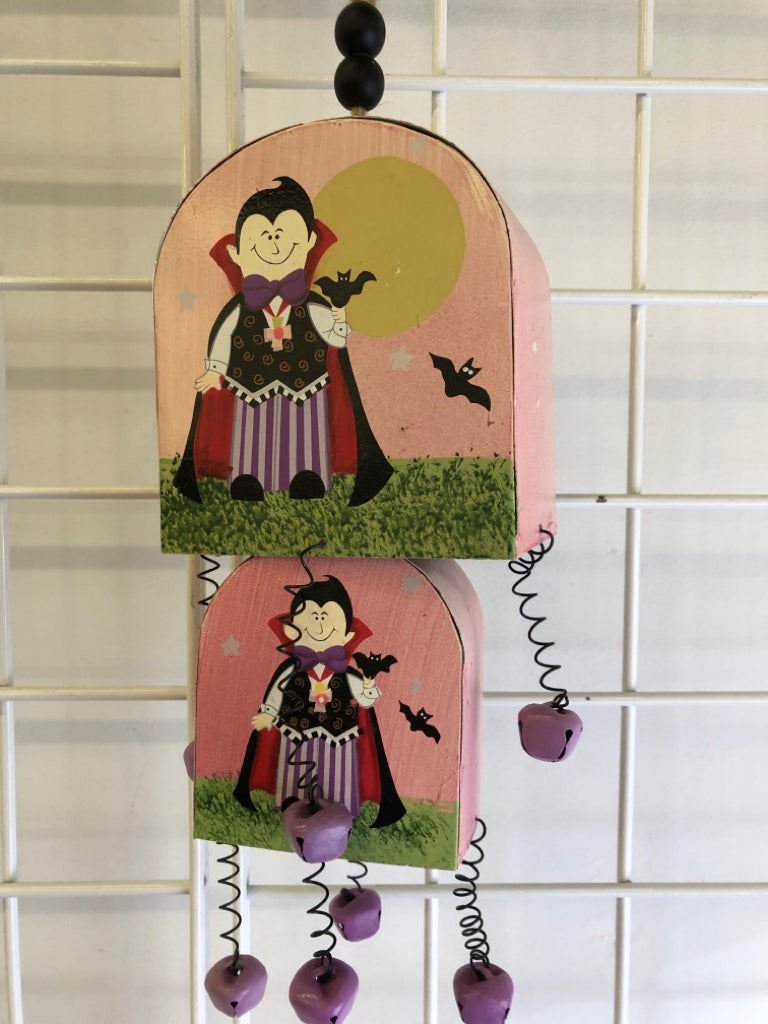 METAL PAINTED DRACULA BELL WALL HANGING.