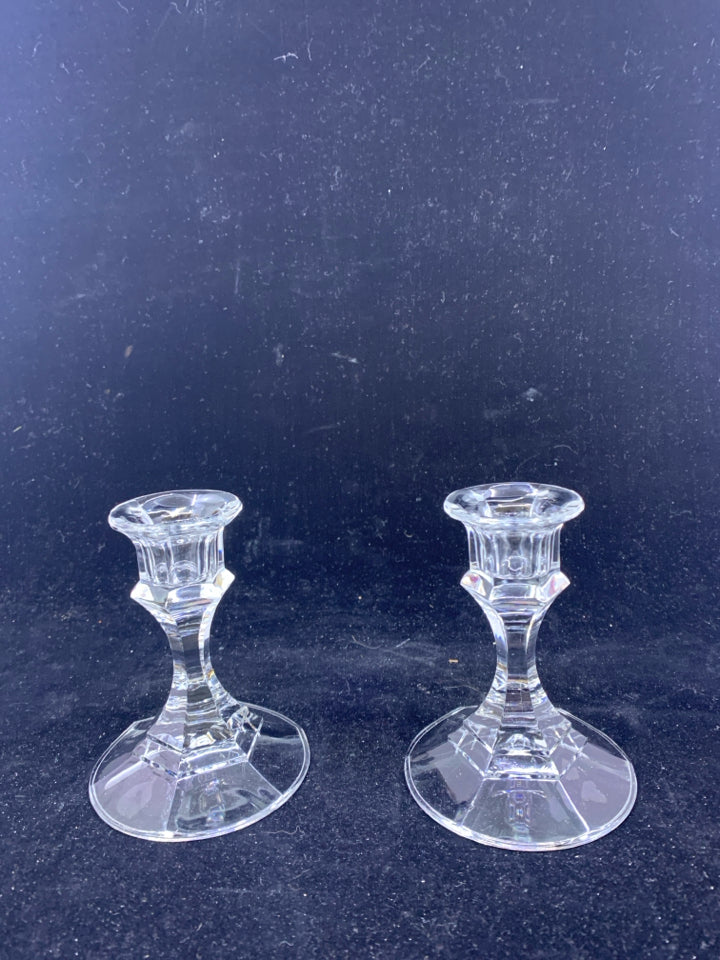 2 GLASS TAPER CANDLE STICK HOLDER.