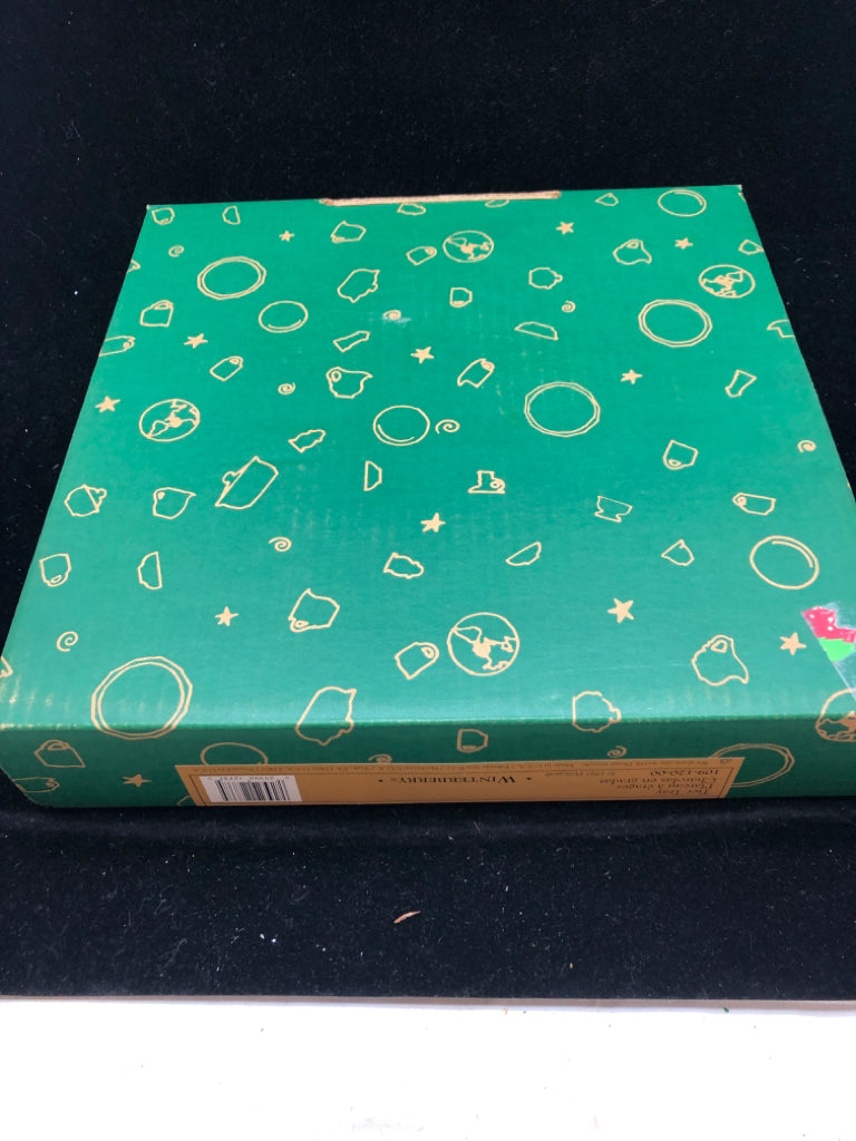 PFALTZGRAFF WINTERBERRY 2 TIER SERVING TRAY.