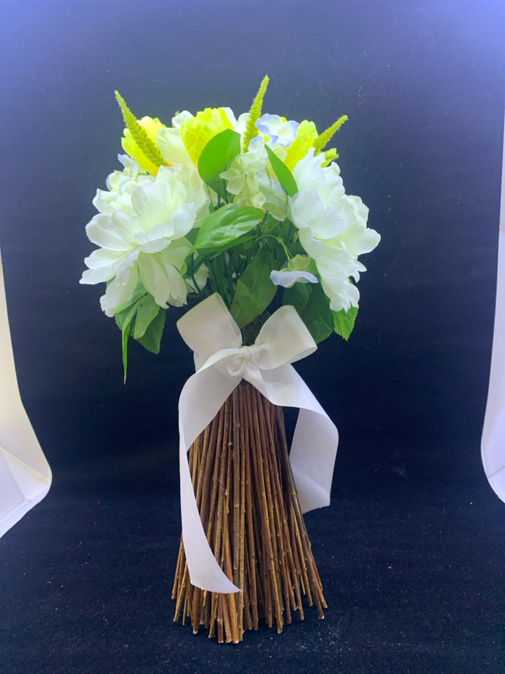 WHITE FLORAL TWIG BOUQUET.