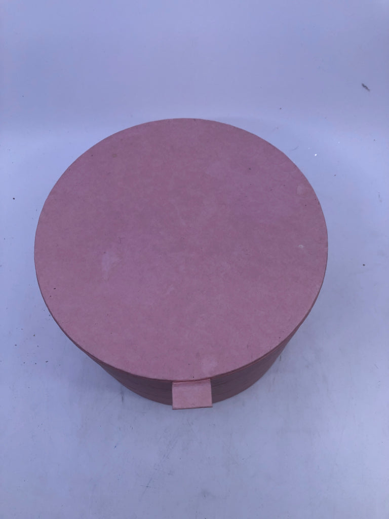 4PC PINK ROUND STACKING BOXES W LID.