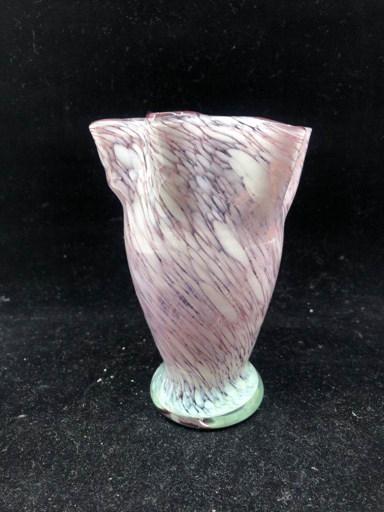 PURPLE/WHITE SPECKLED VASE.