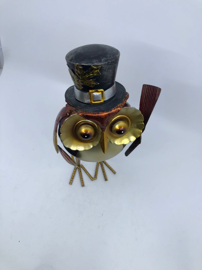 METAL OWL W/TOP HAT.