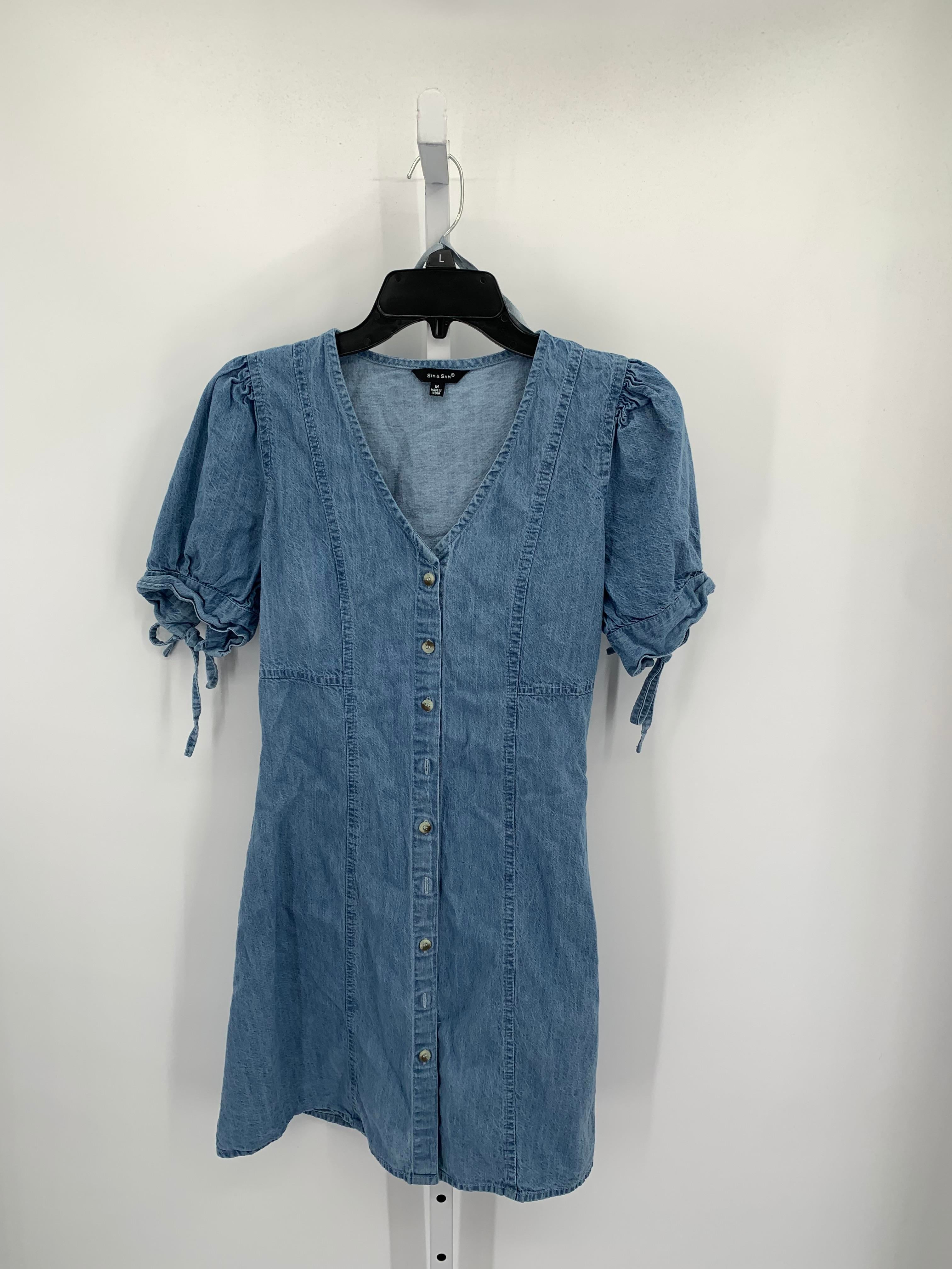 Size Medium Juniors Short Sleeve Dress