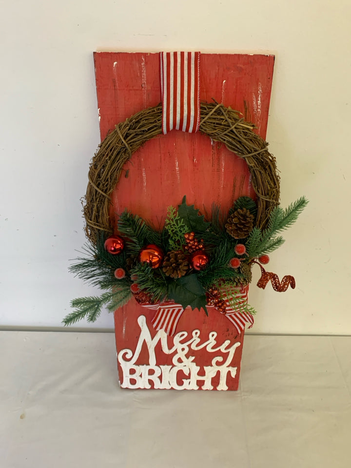 MERRY AND BRIGHT WALL HANGING.