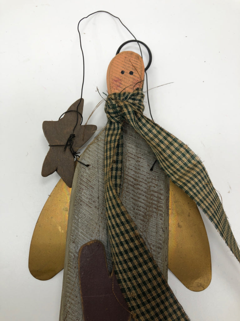 PRIMITIVE ANGEL W/ RED HEART & PLAID SCARF WALL HANGING.