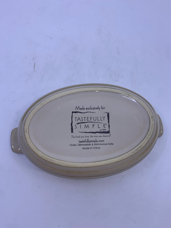 SMALL OVAL BAKER W HANDLE.
