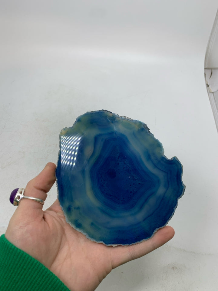 BLUE CRYSTAL SLICE TRIVET.