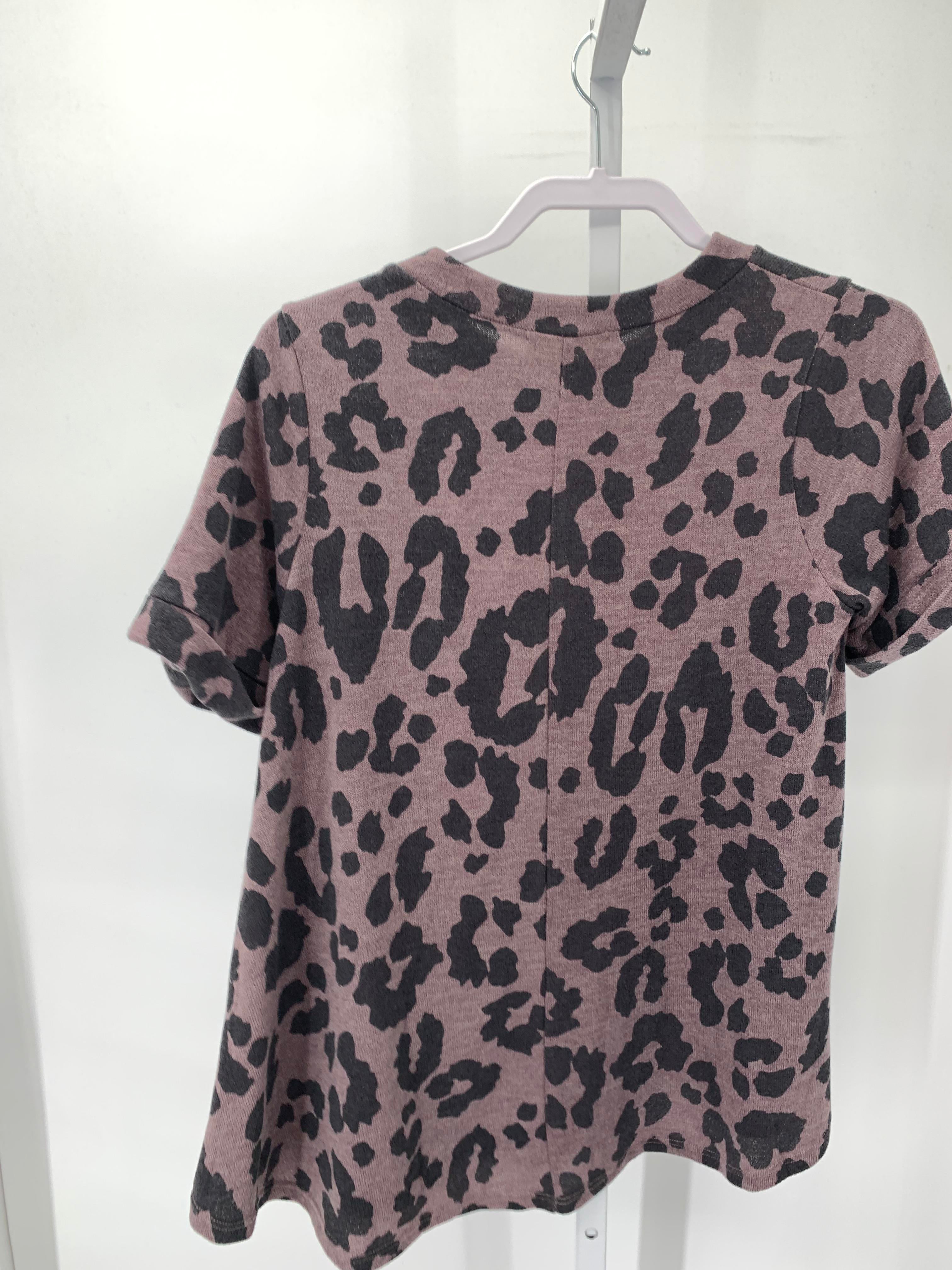 Size Medium Juniors Short Sleeve Shirt