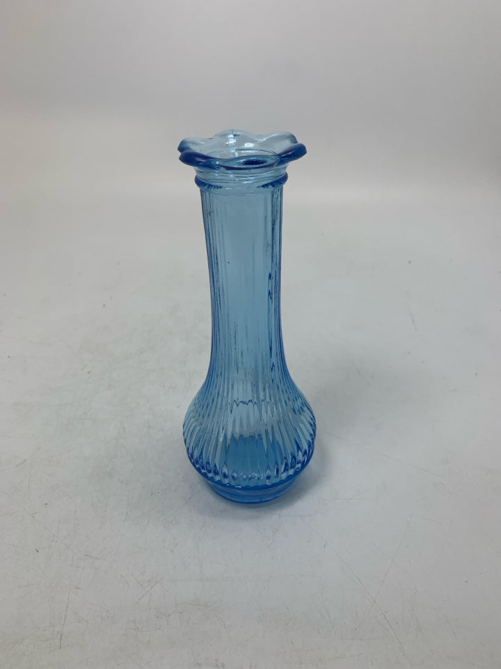 LIGHT BLUE RIBBED SMALL GLASS VASE.