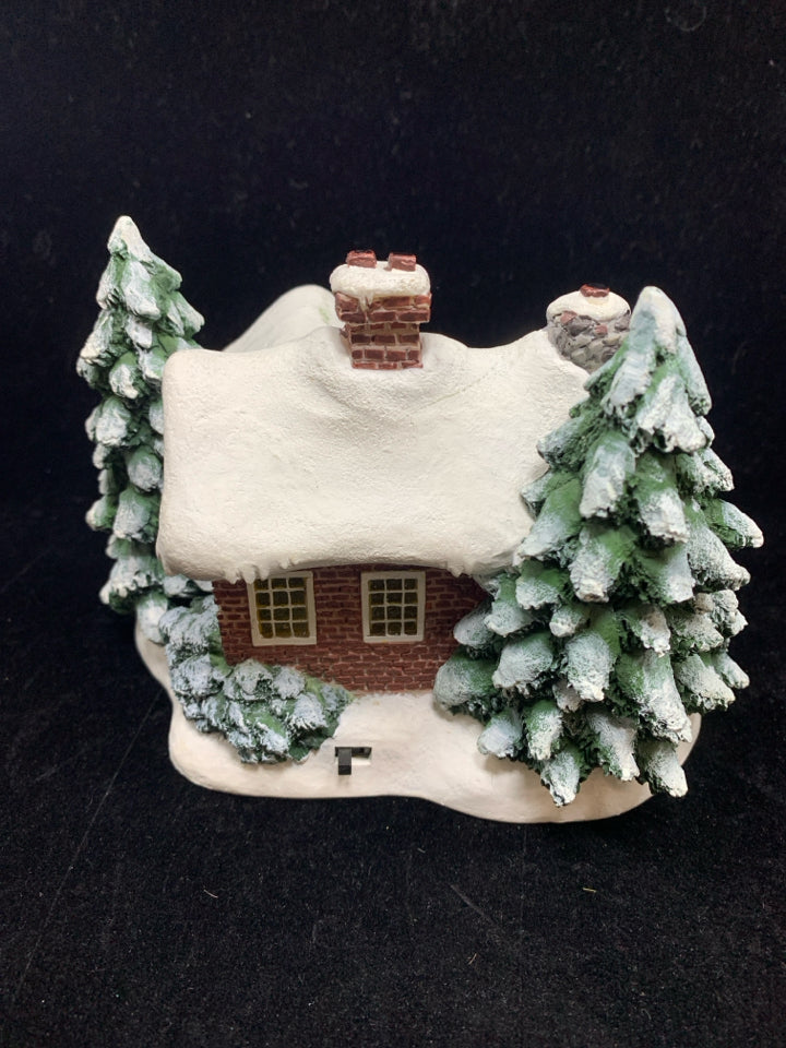THOMAS KINKADE LIGHT UP "A VILLAGE CHRISTMAS" HOUSE.
