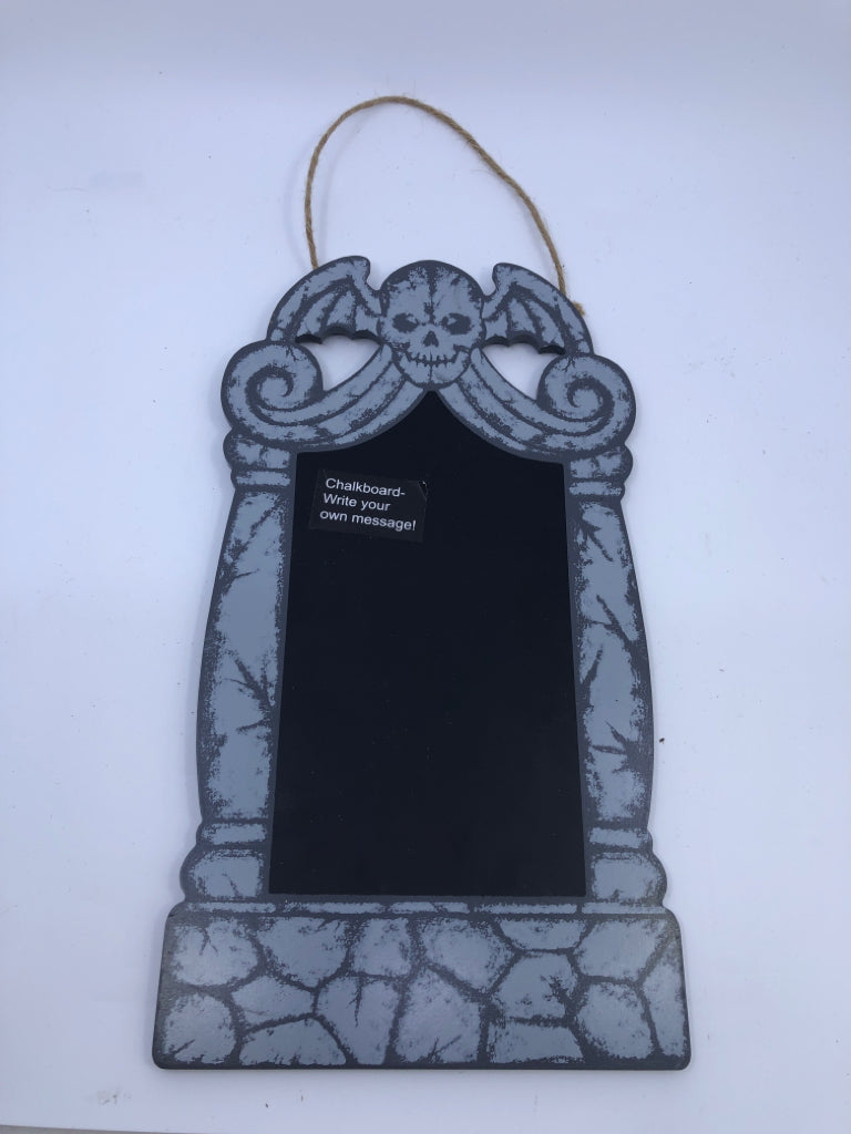 GREY SKULL SMALL CHALKBOARD WALL HANGING.