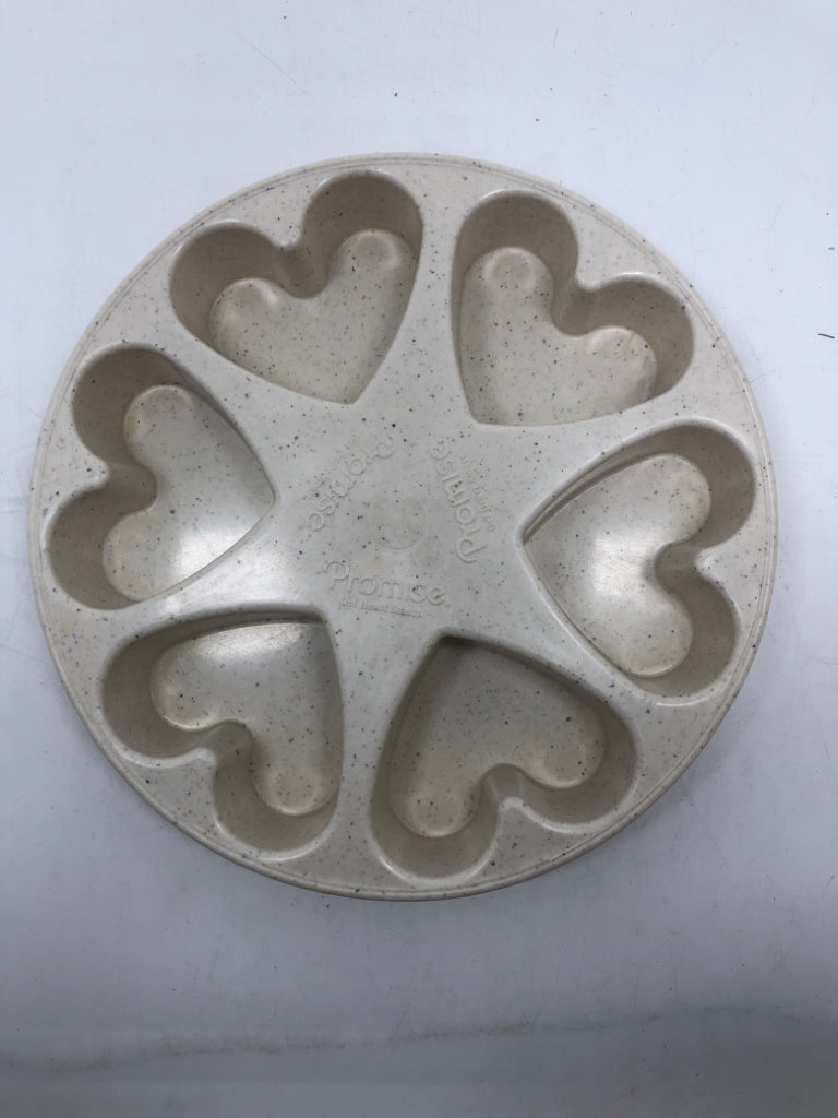 PROMISE OVEN PROOF HARD PLASTIC HEART PAN.