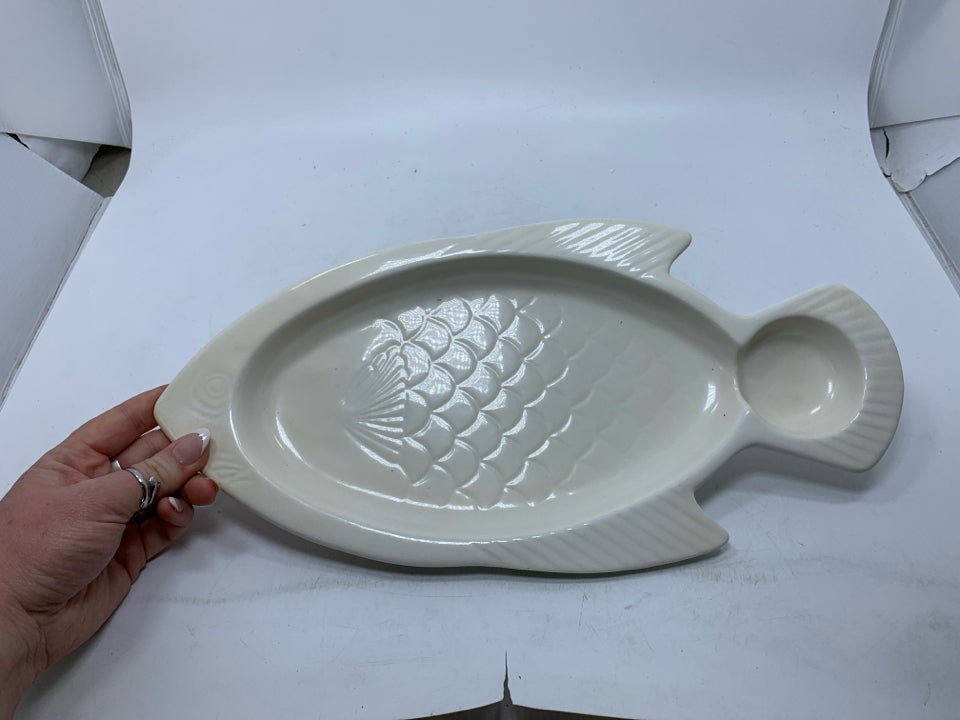 CREAM FISH SHAPED SERVING SHALLOW BOWL.