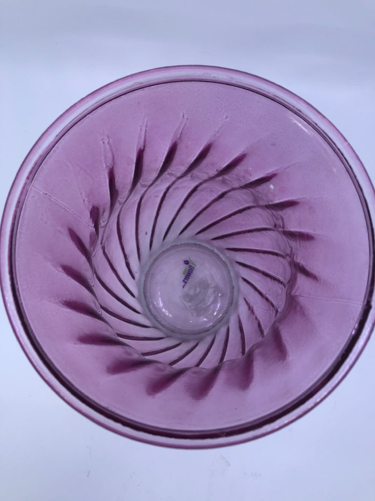 LIGHT PINK SWIRLED VASE.