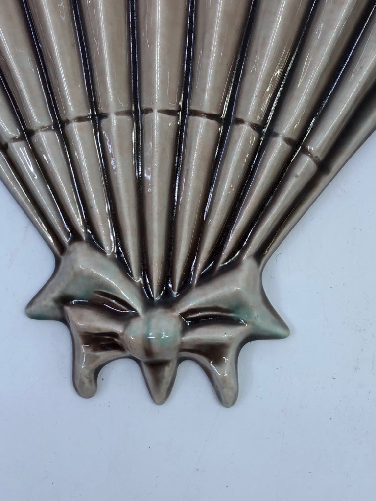 RIBBED CERAMIC WALL HANGING FAN.