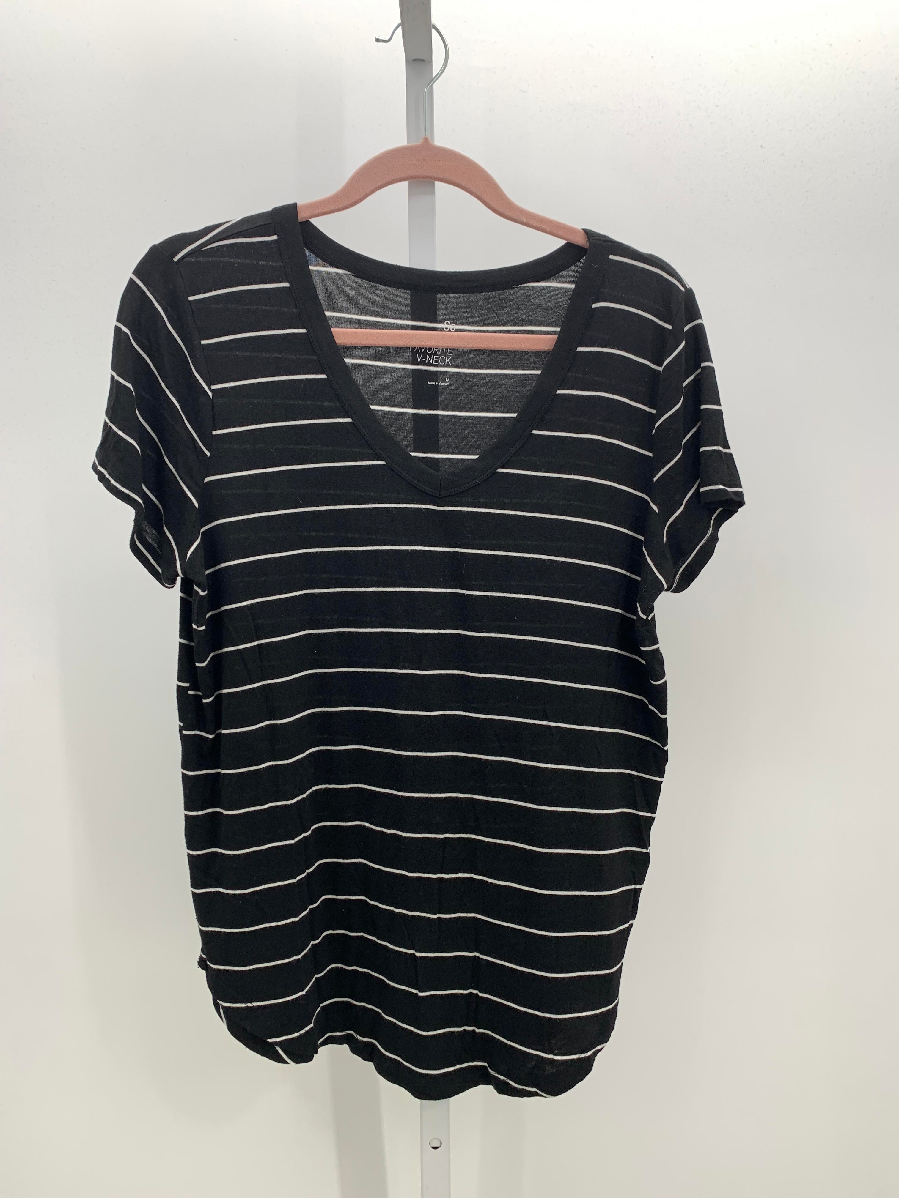 SO Size Medium Juniors Short Sleeve Shirt