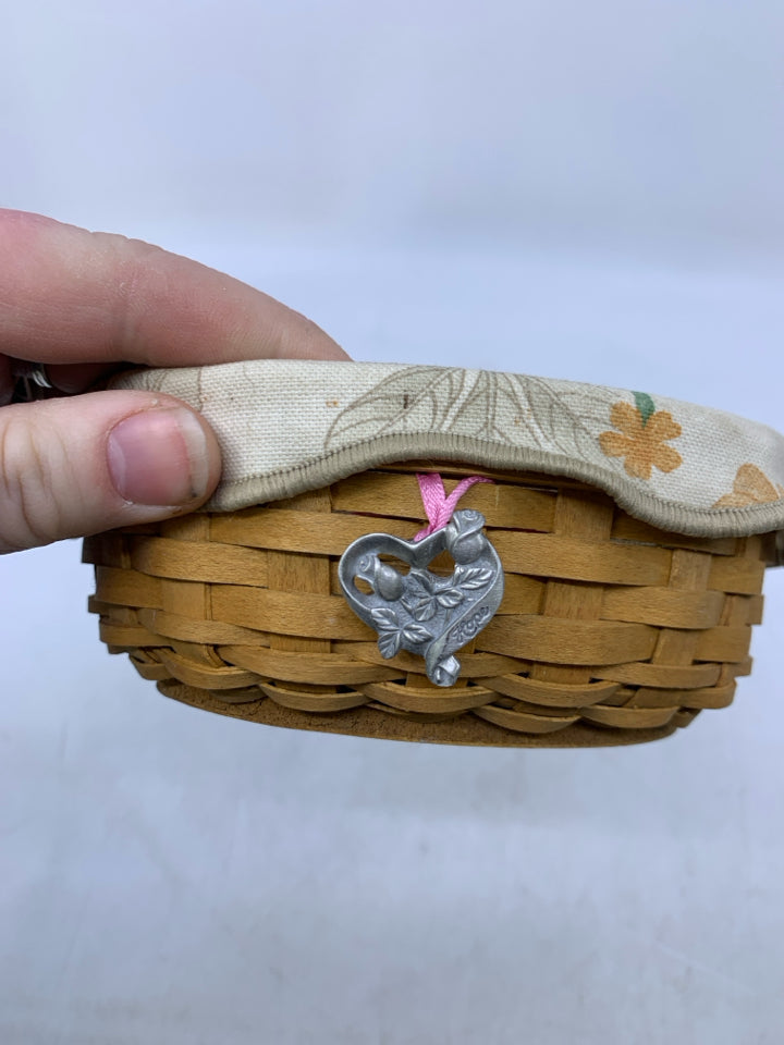 SMALL OVAL 2003 AMERICAN BREAST CANCER SOCIETY FLORAL LINER/TIE ON.