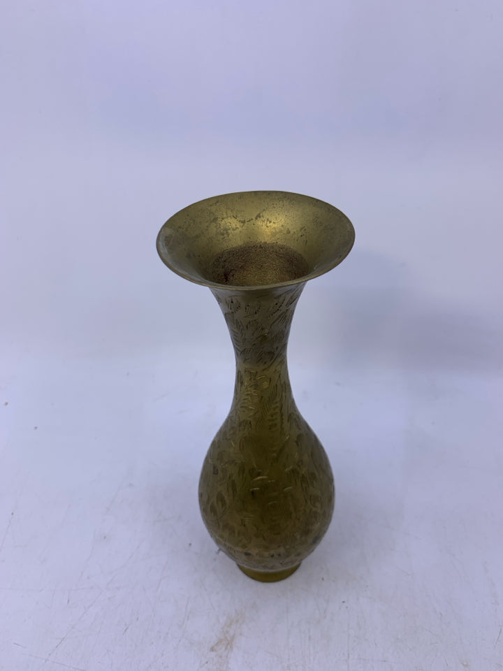 FLARED NECK W/ LEAF ETCHING.