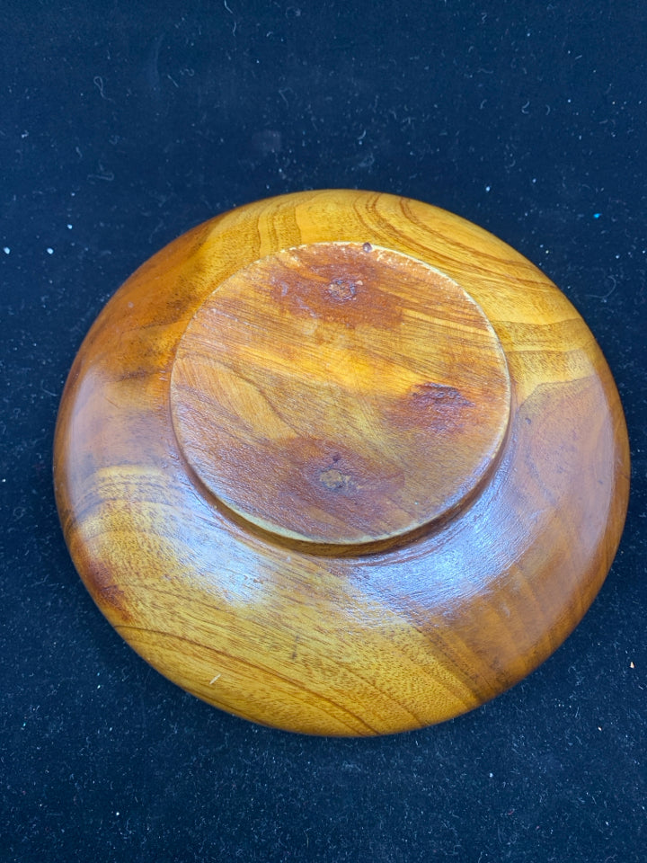 SMALL WOOD BOWL.