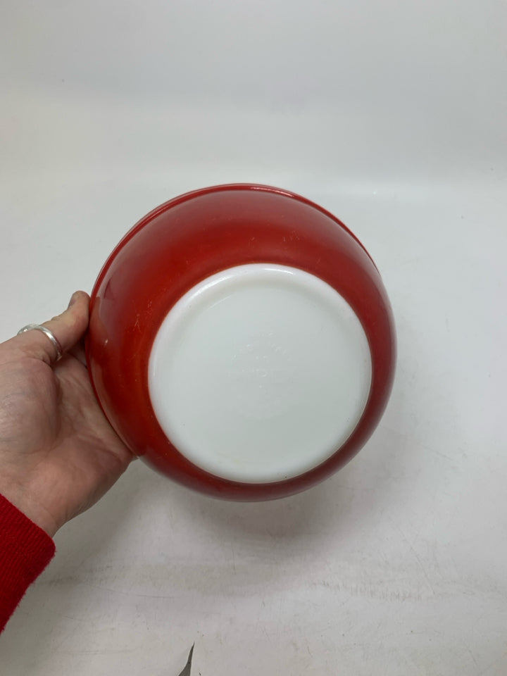 VTG PRIMARY COLOR RED MIXING BOWL.